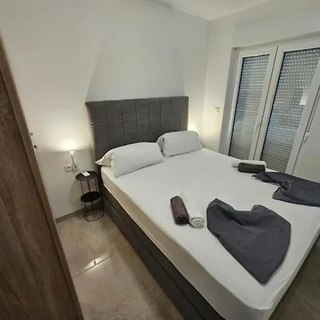 Villa Spacious With Outdoor Swimming Pool In *